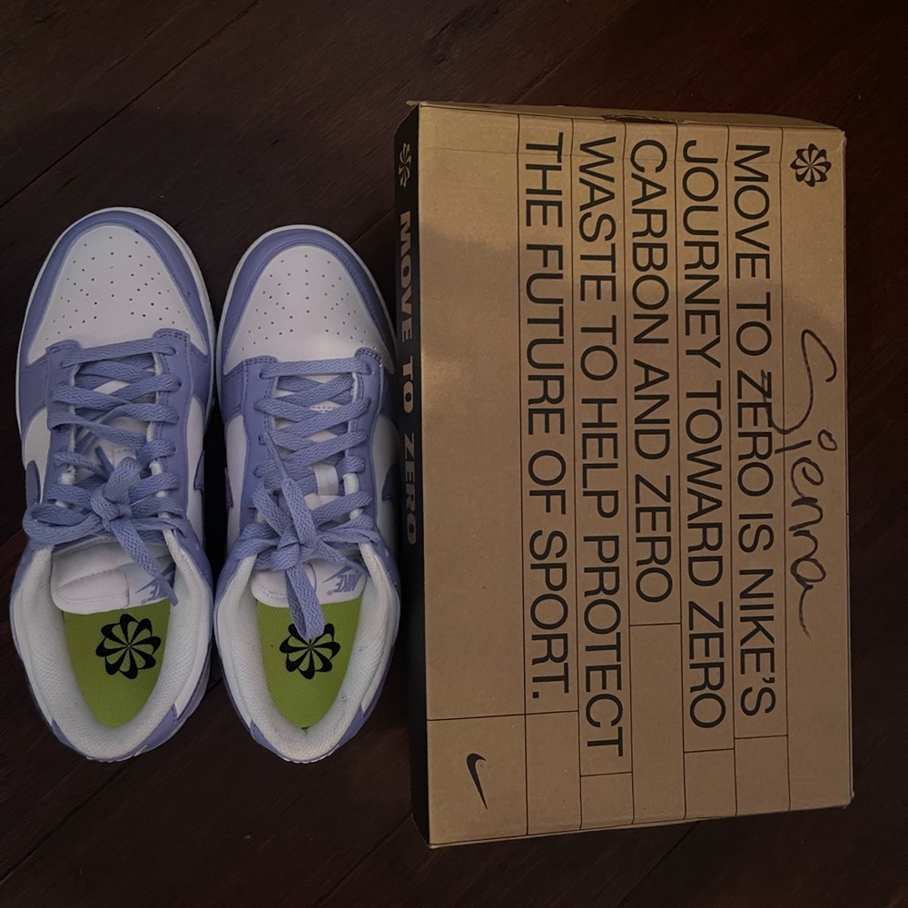 Women’s dunk low “lilac” size 8.5